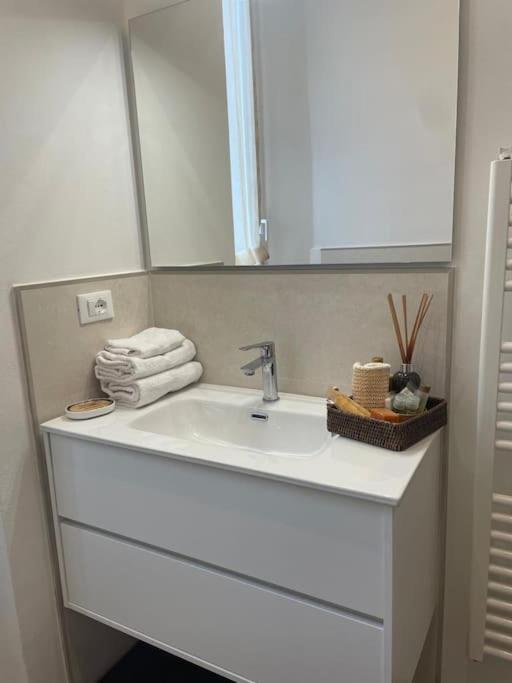 Camar 110 Apartment Специя Екстериор снимка