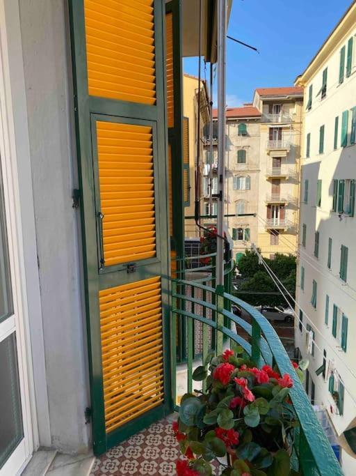 Camar 110 Apartment Специя Екстериор снимка
